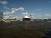Queen Mary 2; Q2 Begleitfahrt; Elbe, Hamburg, Germany; Profil: Rowald;