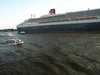 Queen Mary 2; Q2 Begleitfahrt; Elbe, Hamburg, Germany; Profil: Rowald;